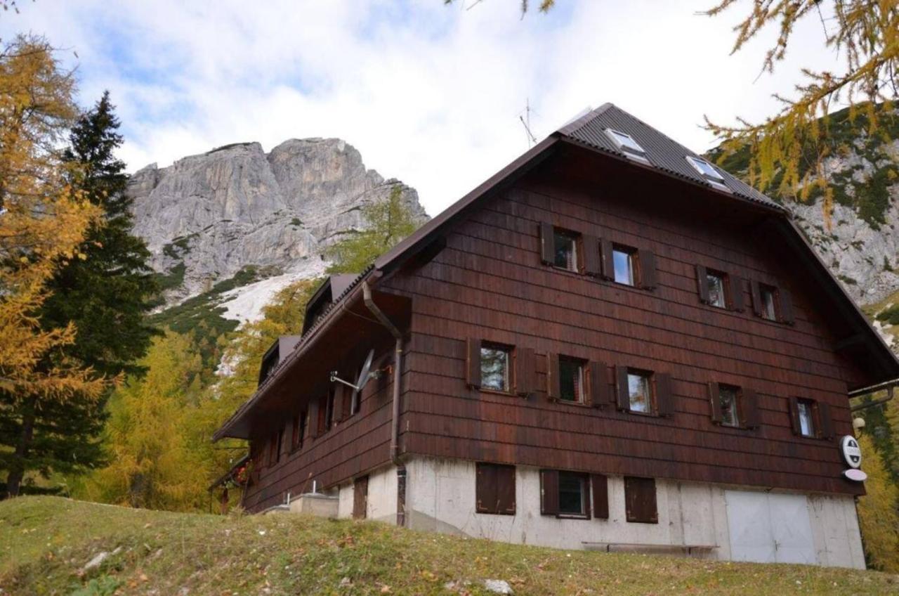 Готель Erjavceva Mountain Hut At Vrsic Pass Кранська Гора Екстер'єр фото