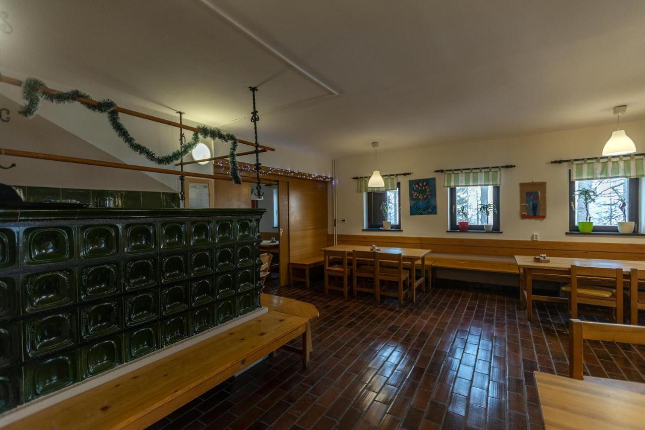 Готель Erjavceva Mountain Hut At Vrsic Pass Кранська Гора Екстер'єр фото