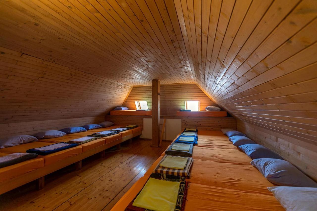 Готель Erjavceva Mountain Hut At Vrsic Pass Кранська Гора Екстер'єр фото