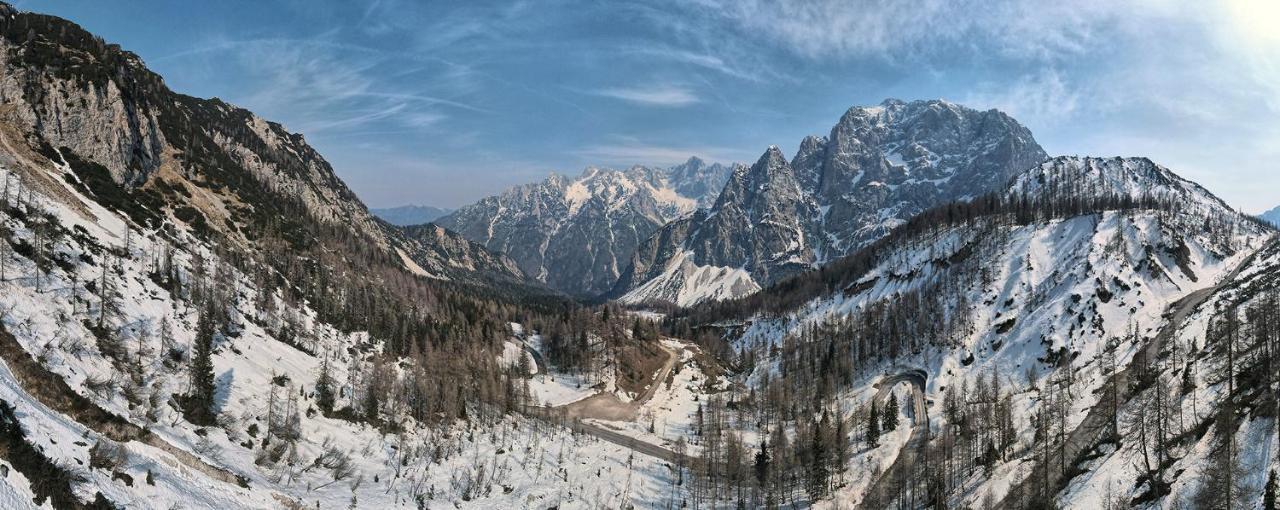 Готель Erjavceva Mountain Hut At Vrsic Pass Кранська Гора Екстер'єр фото