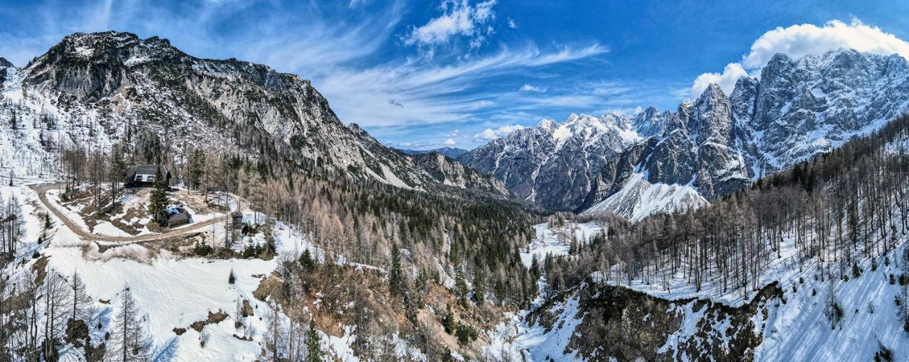 Готель Erjavceva Mountain Hut At Vrsic Pass Кранська Гора Екстер'єр фото
