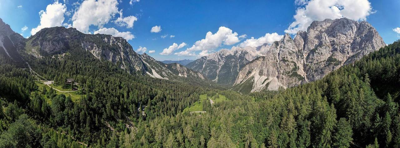 Готель Erjavceva Mountain Hut At Vrsic Pass Кранська Гора Екстер'єр фото